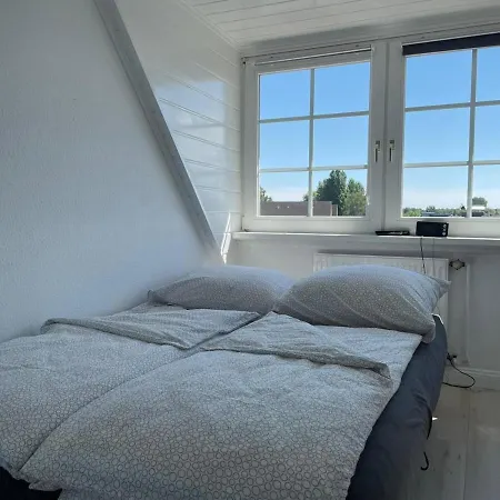 Apartment Ferienwohnung Lerchenstrasse Whg 5 *
